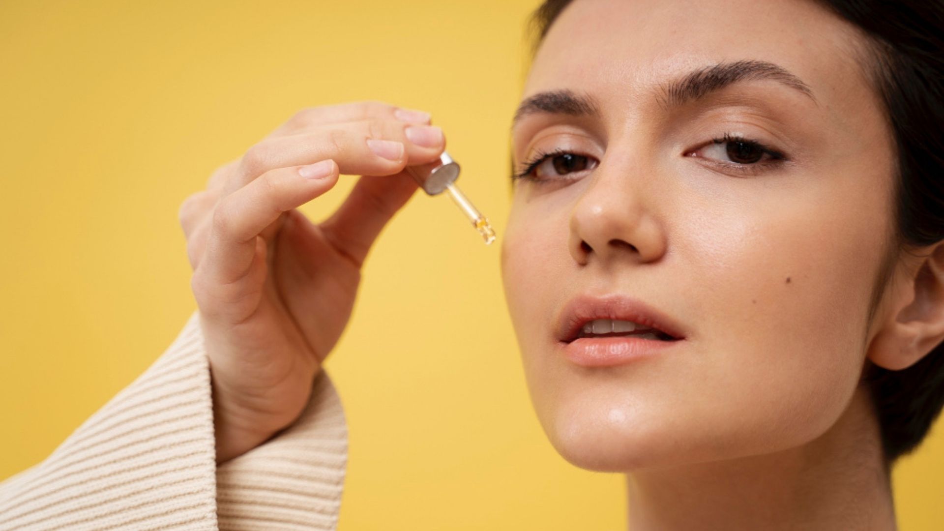 Göz Çevresi Serumu ile Canlı Bakışlar